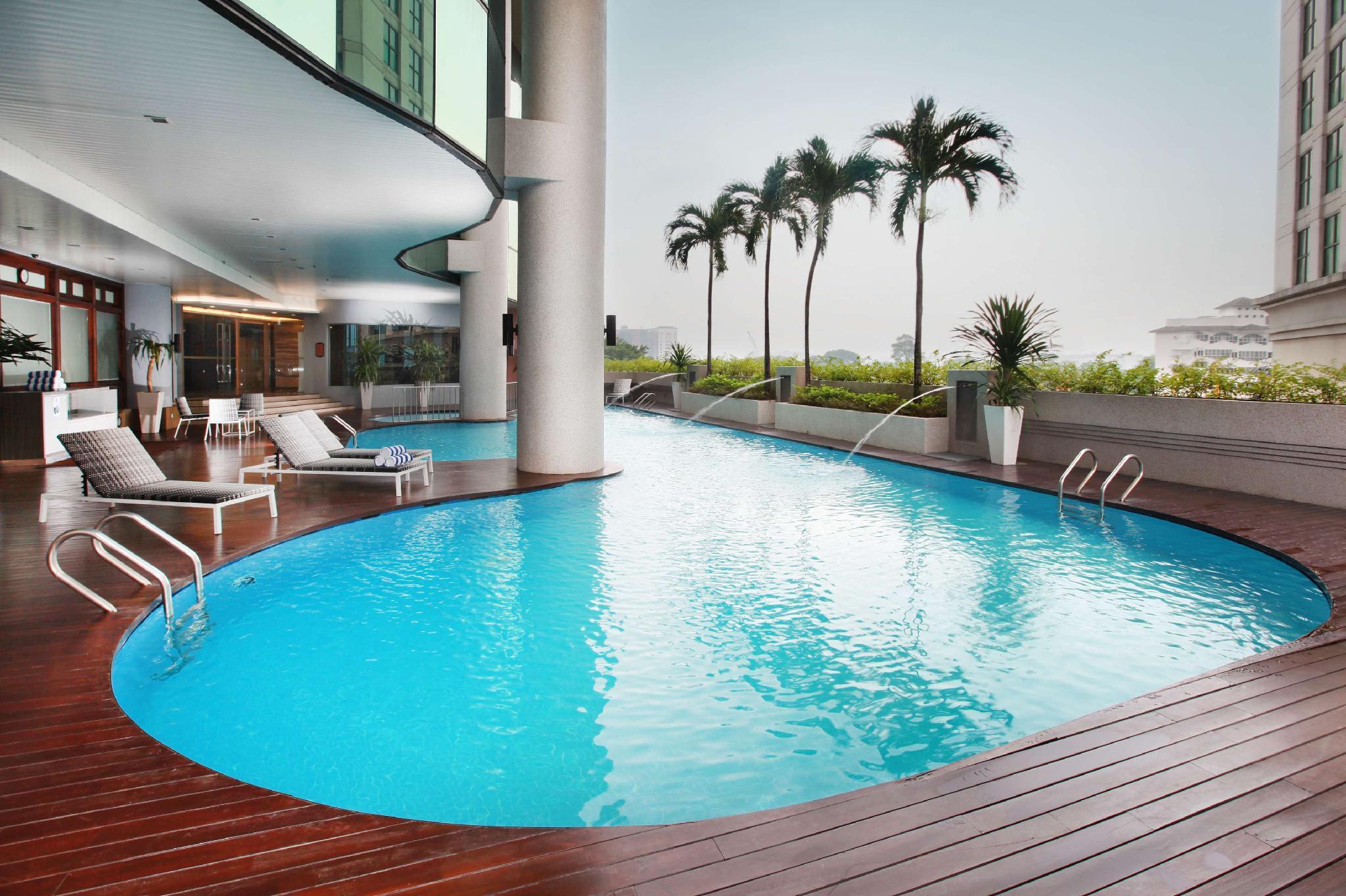 Hotel Dorsett Kuala Lumpur Exterior foto The swimming pool at the hotel