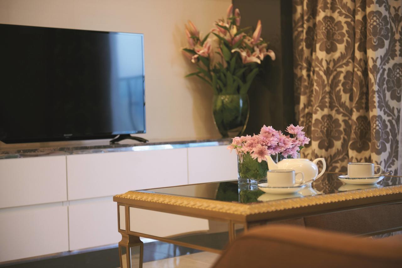 Hotel Dorsett Kuala Lumpur Exterior foto A television set